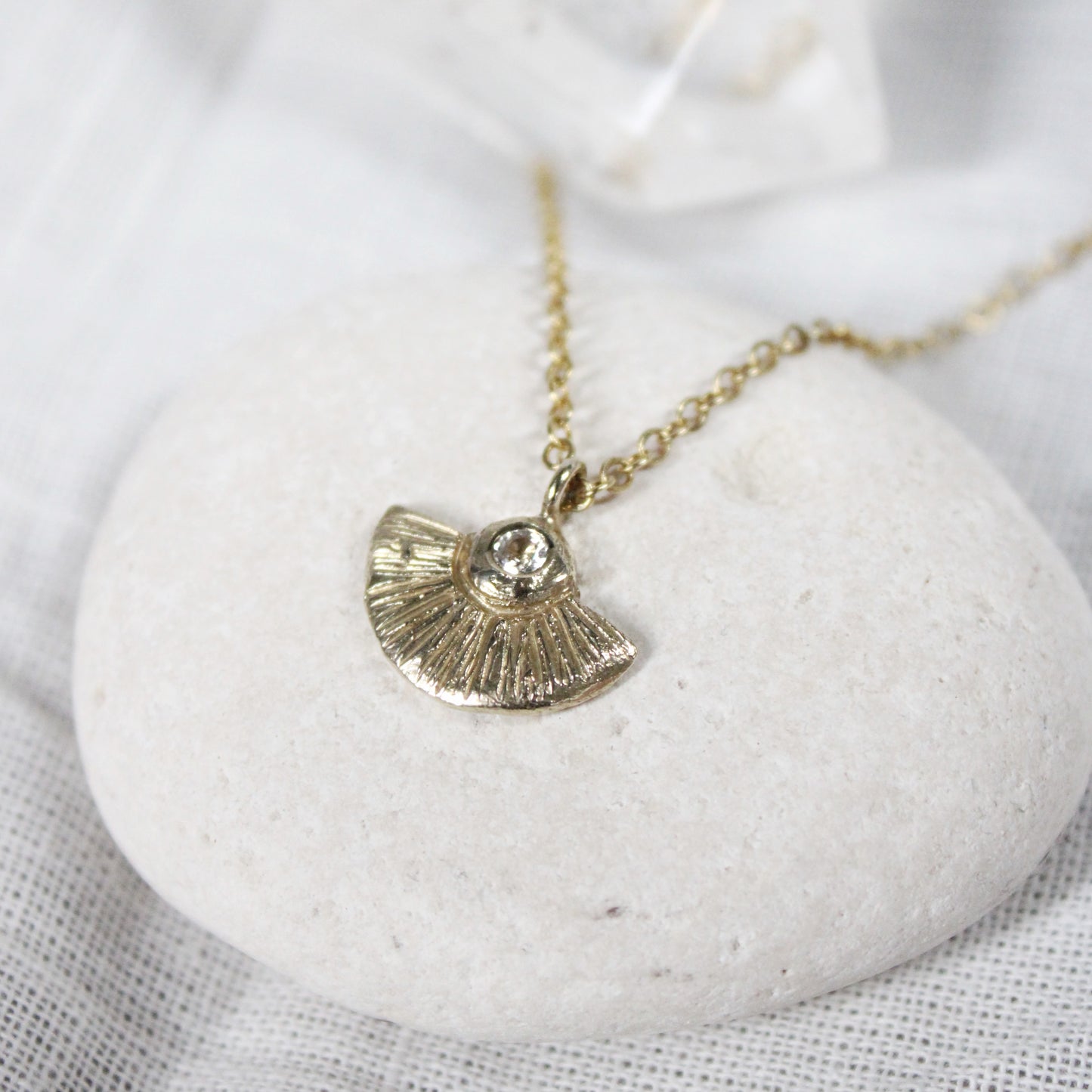 SOL Medál Fehér Topázzal