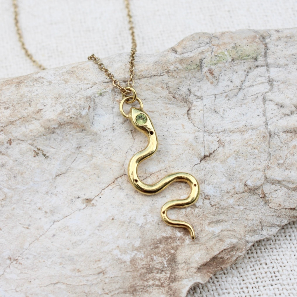 SERPENT Medál Peridot