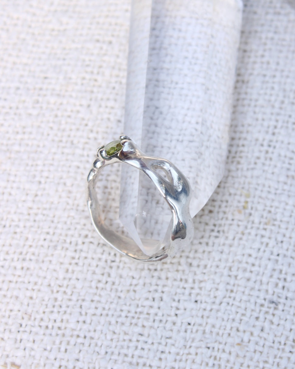 LAAVA Ezüst Gyűrű Peridot Méret:53