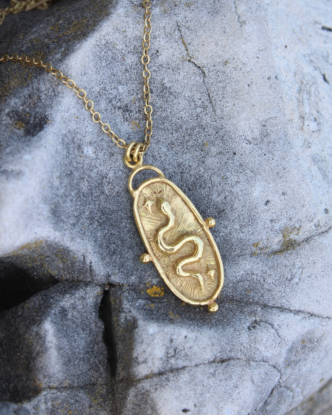 SERPENT Ovális Medál