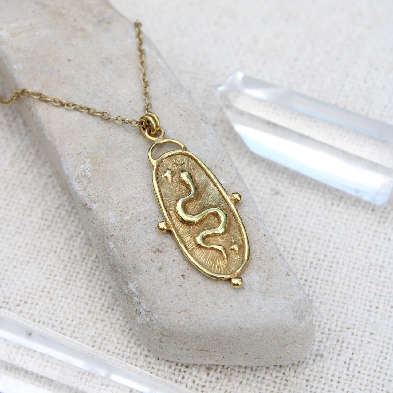 SERPENT Ovális Medál